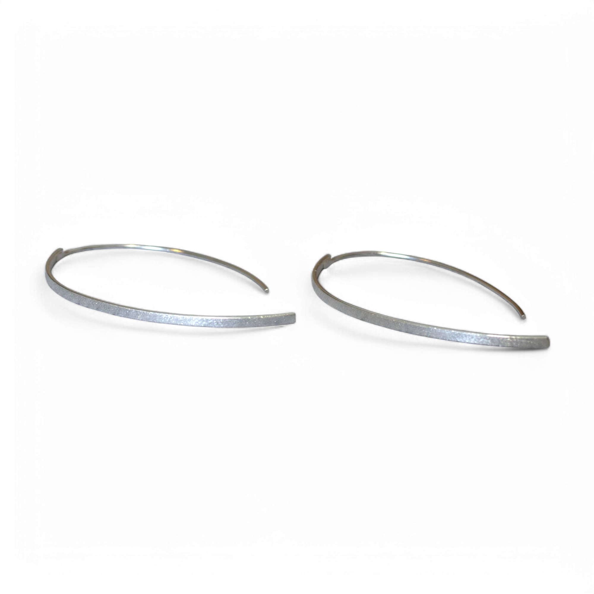 Brushed Curved Threader