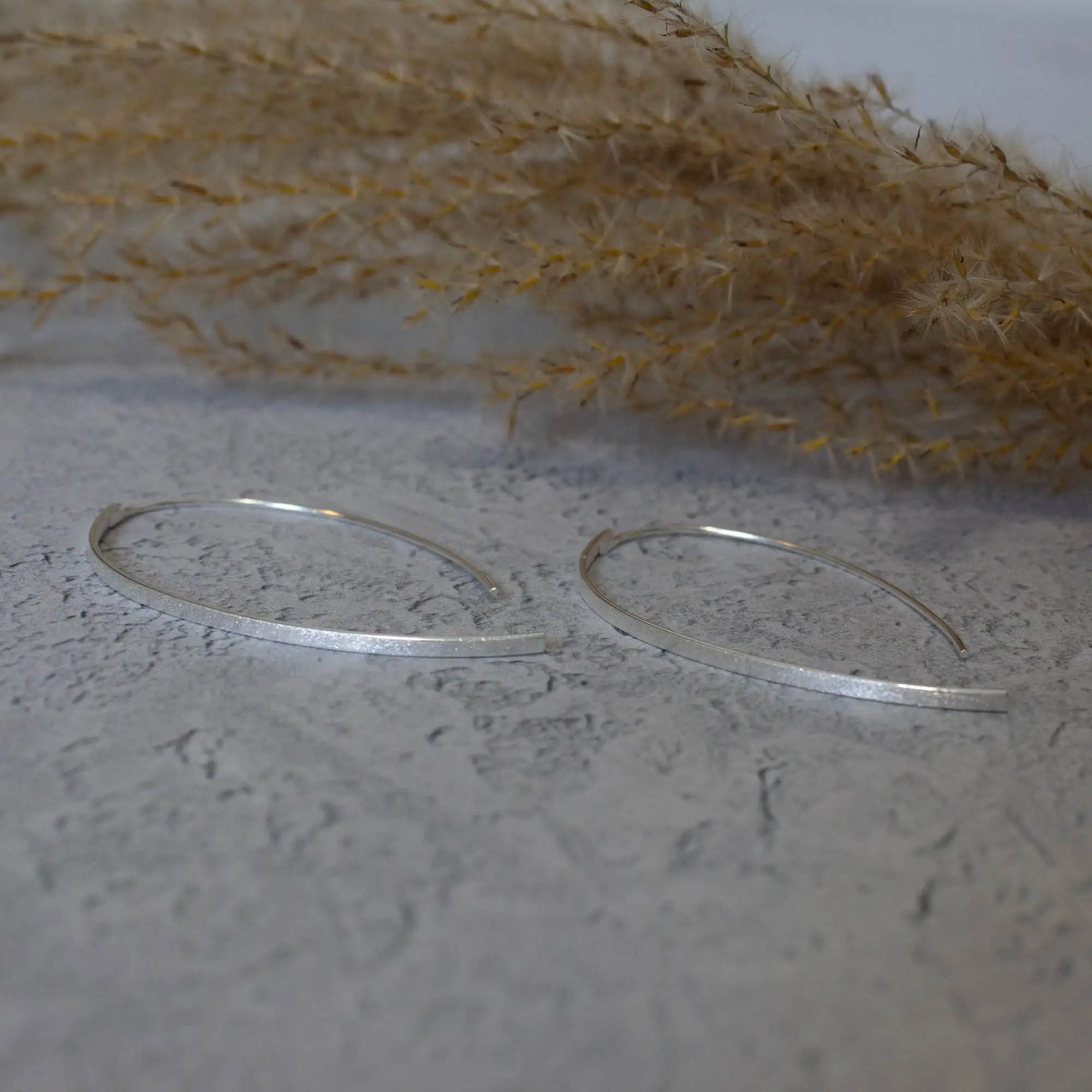 Brushed Curved Threader