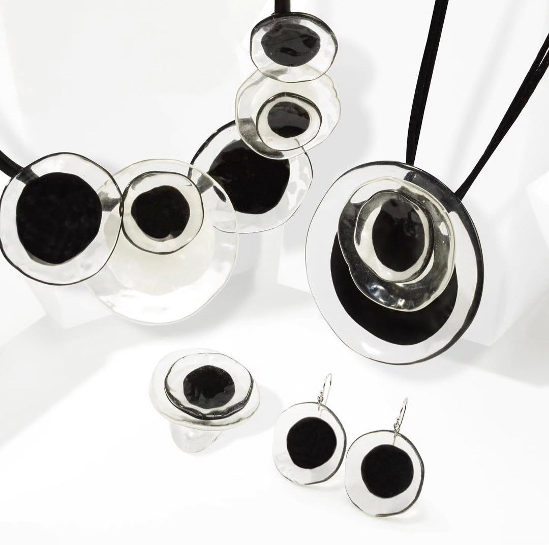 Prue By Zsiska - Magnetic Closure - 5 Bead Necklace - Flora Black & White